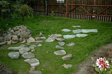 Płaskie kamienie, które uratowały moją kaskadę #ogród #oczko #KamienieKaskada