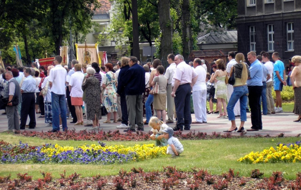 Procesja Bożego Ciała w Katedrze Św. Floriana na warszawskiej Pradze i w parafii Matki Boskiej Nieustającej Pomocy na Saskiej Kępie