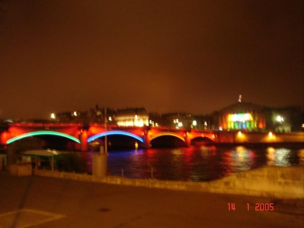 Paris VII (7. dzielnica Paryża) - Pont Alexandre III - dekoracje na Igrzyska Olimpijskie 2012. Póniej okazało się, że nie Paryż a Londyn wygrał