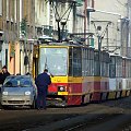 Małe autko, a zablokowało taaaki wielki tramwaj...