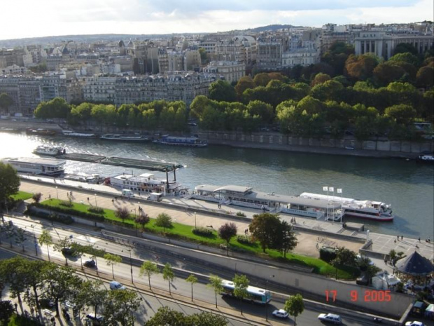 Paris VII (7. dzielnica Paryża) - widok z 2, piętra Wieży Eiffela #PiętraWieżyEiffela