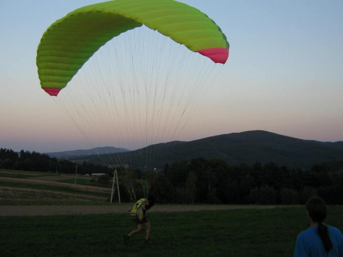 Twój samolot w plecaczku...hangar w szafie...paraglide :)