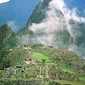 Machu Picchu, we mgle góra Huayna Picchu, z której jest piękny widok na okolice, Peru