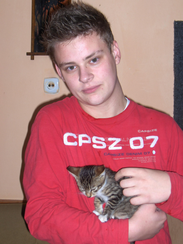Na krótko wśród uczniów mieszkających w internacie zamieszał kot, który został nazwany Bambucha. #Sobieszyn #Internat #kot