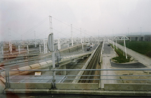 Rozjazdy na pocišgi przewożšce autokary i samochody tunelem pod kanałem LA MANCHE.