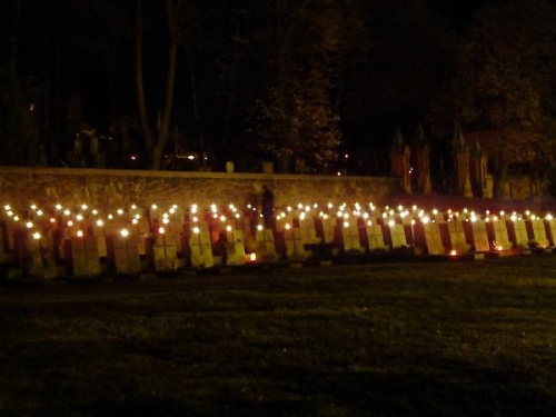 Wilenska Rossa cmentarzyk wojskowy w Dzien Zaduszny. #RossaCmentarz