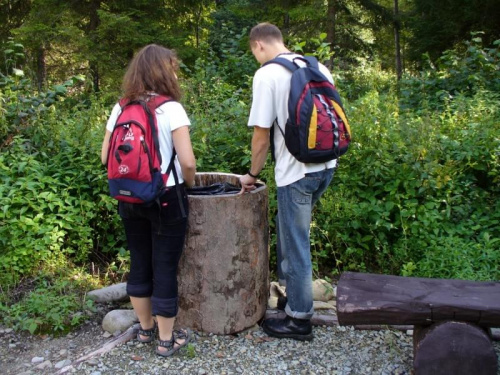 Podchody do kosza na śmieci