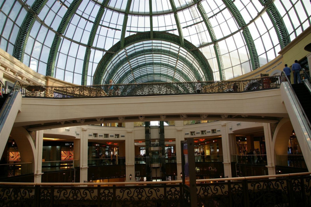 Mall of theEmirates, do tej pory najwieksze centrum handlowe w Dubaju, ale juz niedlugo powstana jeszcze dwa wieksze...
Robi wrazenie