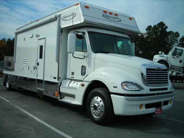 Freightliner Columbia Camper