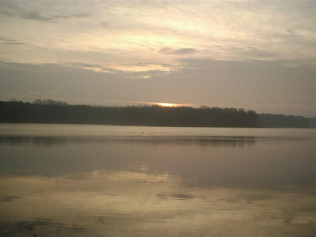 Następny dzień, przywitał nas pięknym wschodem słońca, nasz domek stał nad brzegiem jeziora... #Mirakowo #jezioro