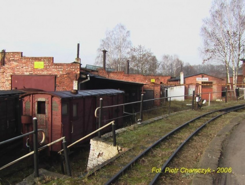 Widok na budynek parowozowni - niestety grozi zawaleniem. #kolej #kolejka #wąskotorowa #Białośliwie #PKP