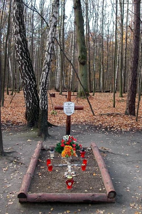 grób żołnierza AK