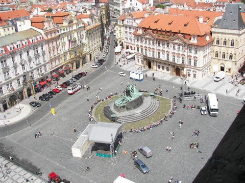 Rynek Staromiejski (Staroměstské náměstí) to ogromny, liczący 9tys. metrów kwadratowych powierzchni plac, stanowiący centralny punkt Starego Miasta. #Praga #Rynek #Zegar #Ratusz #Miasto