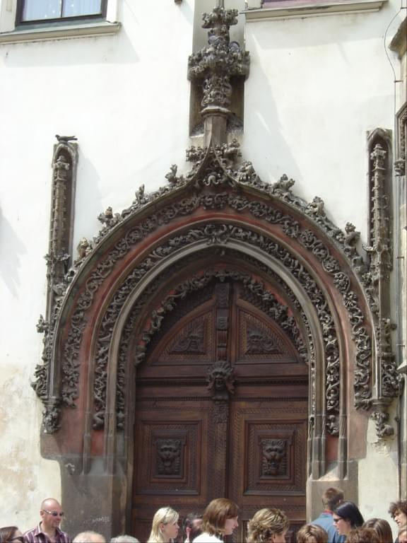 Drewniane drzwi ratusza. #Praga #Rynek #Zegar #Ratusz #Miasto