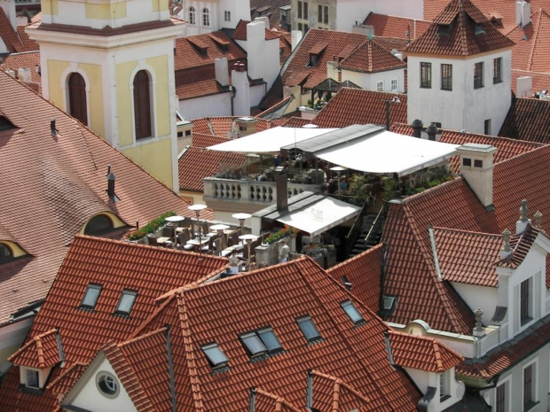 Widok z wieży ratuszowej na rynek Starego Miasta. #Praga #Rynek #Zegar #Ratusz #Miasto