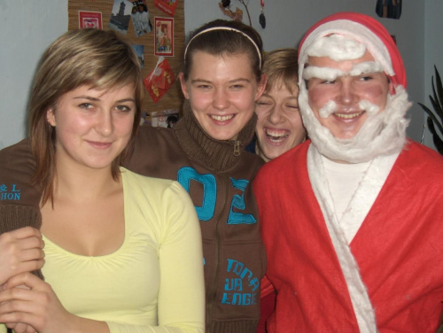 6 grudnia to tradycyjne Mikołajki. Młodzież z Internatu ZS w Sobieszynie również doczekała się swojego Mikołaja #EwaBuch #KamilMajchrzak #EwelinaNowaczyk #Mikołajki #Sobieszyn