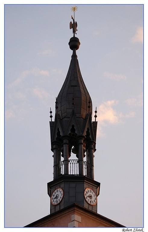 Hełm na neogotyckiej wiezy ratuszowej, zakończony orłem w koronie. #Międzyrzecz #Obra #bunkry #kościół #muzeum #ratusz #zamkizamki #koscioły #ratusze