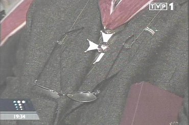 Specjalne wydanie głównych "Wiadomości" 13 grudnia 2006 roku - 25. rocznica ogłoszenia stanu wojennego.
www.TVPmaniak.tv.pl #tvp #tvp1 #wiadomości #gawryluk #dorota #StanWojenny #tvpmaniak