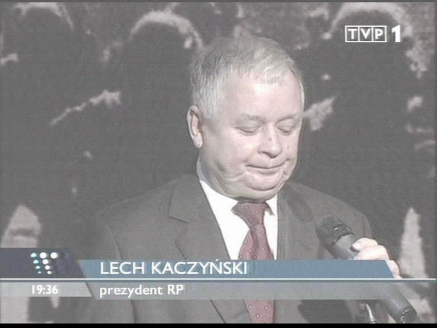 Specjalne wydanie głównych "Wiadomości" 13 grudnia 2006 roku - 25. rocznica ogłoszenia stanu wojennego.
www.TVPmaniak.tv.pl #tvp #tvp1 #wiadomości #gawryluk #dorota #StanWojenny #tvpmaniak