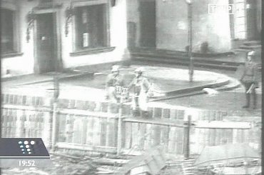 Specjalne wydanie głównych "Wiadomości" 13 grudnia 2006 roku - 25. rocznica ogłoszenia stanu wojennego.
www.TVPmaniak.tv.pl #tvp #tvp1 #wiadomości #gawryluk #dorota #StanWojenny #tvpmaniak