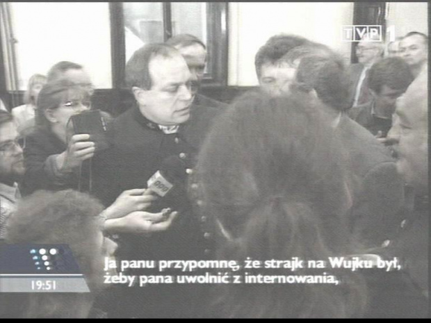 Specjalne wydanie głównych "Wiadomości" 13 grudnia 2006 roku - 25. rocznica ogłoszenia stanu wojennego.
www.TVPmaniak.tv.pl #tvp #tvp1 #wiadomości #gawryluk #dorota #StanWojenny #tvpmaniak