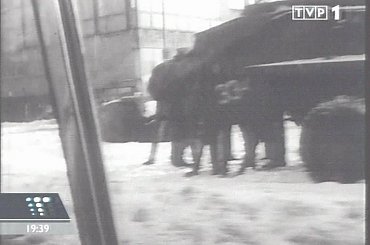 Specjalne wydanie głównych "Wiadomości" 13 grudnia 2006 roku - 25. rocznica ogłoszenia stanu wojennego.
www.TVPmaniak.tv.pl #tvp #tvp1 #wiadomości #gawryluk #dorota #StanWojenny #tvpmaniak