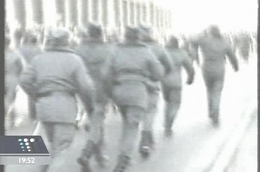 Specjalne wydanie głównych "Wiadomości" 13 grudnia 2006 roku - 25. rocznica ogłoszenia stanu wojennego.
www.TVPmaniak.tv.pl #tvp #tvp1 #wiadomości #gawryluk #dorota #StanWojenny #tvpmaniak