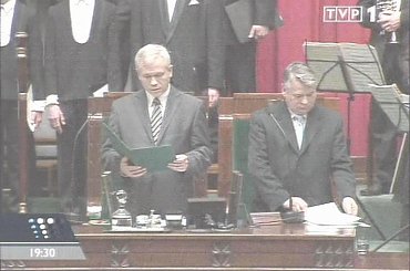 Specjalne wydanie głównych "Wiadomości" 13 grudnia 2006 roku - 25. rocznica ogłoszenia stanu wojennego.
www.TVPmaniak.tv.pl #tvp #tvp1 #wiadomości #gawryluk #dorota #StanWojenny #tvpmaniak