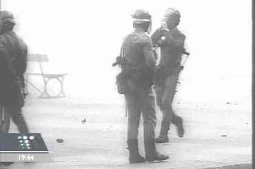 Specjalne wydanie głównych "Wiadomości" 13 grudnia 2006 roku - 25. rocznica ogłoszenia stanu wojennego.
www.TVPmaniak.tv.pl #tvp #tvp1 #wiadomości #gawryluk #dorota #StanWojenny #tvpmaniak