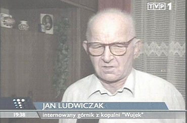 Specjalne wydanie głównych "Wiadomości" 13 grudnia 2006 roku - 25. rocznica ogłoszenia stanu wojennego.
www.TVPmaniak.tv.pl #tvp #tvp1 #wiadomości #gawryluk #dorota #StanWojenny #tvpmaniak