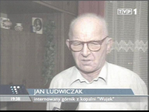 Specjalne wydanie głównych "Wiadomości" 13 grudnia 2006 roku - 25. rocznica ogłoszenia stanu wojennego.
www.TVPmaniak.tv.pl #tvp #tvp1 #wiadomości #gawryluk #dorota #StanWojenny #tvpmaniak