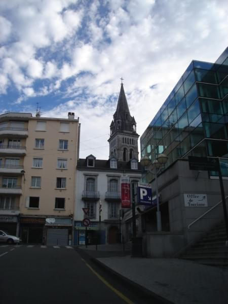 Lourdes - miejsce pielgrzymek z całego świata (Francuska Częstochowa). Zdjęcia z miasteczka oraz z Bazyliki na początku Grudnia