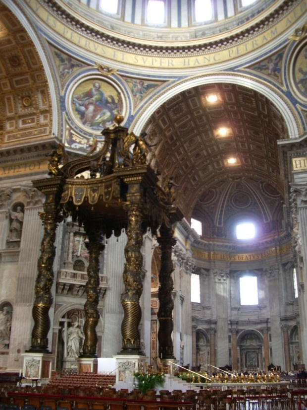 wnetrze bazyliki Sw Piotra, oltarz papieski