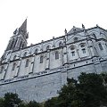 Lourdes - miejsce pielgrzymek z całego świata (Francuska Częstochowa). Zdjęcia z miasteczka oraz z Bazyliki na początku Grudnia