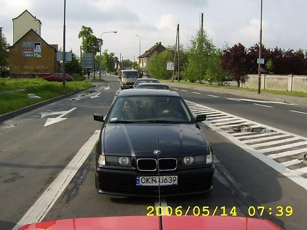 Wyjazd beemkowiczy na III ZLOT BMW do Skarbimierza 14.05.2005 (fotka E36- poprzedniej beemki Rafała)