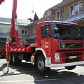Volvo FM 12 6x4 - PMT-40
Dane techniczne:
Max. wysokość robocza: 40m
Max. wysięg roboczy: 21m
Max. udźwig kosza: 365 kg
Masa podestu: 22530kg
Długość w pozycji transp.: 11,3m
Szerokość w poz. transp.: 2,5m
Wysokość w poz. transp.: 3,5m
Kąt obrotu: 360...