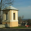 Dzwonnica przy kościele parafialnym pw św. Wojciecha w Górze Puławskiej #GóraPuławska #dzwonnica