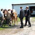 Przygotowywanie naszej sikawki do pokazu w Komendzie Powiatowej Państwowej Straży Pożarnej w Brzegu z okazji Dnia Strażaka.