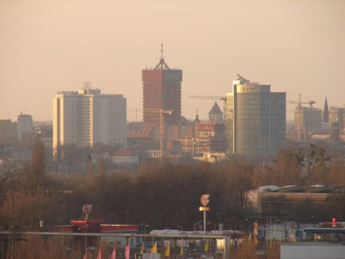 Zdjęcia kawałka Poznania-widoczne budynki od lewej:Hotel Novotel(dawny Poznań),Akademia Ekonomiczna i biurowiec PCF