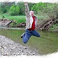 #fruwanie #kamienie #kamyki #latanie #mężczyzna #Mirek #MirosławJupowicz #rzeka #strumyk #widok
