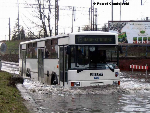 autobus JELCZ 120M w czasie przeprawy wodnej :p
------------
fot- Paweł Chmielecki