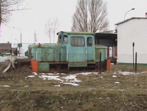 Sm03 bez numeru na bocznicy Lafarge Cement w Pile. Jest w opłakanym stanie. :(