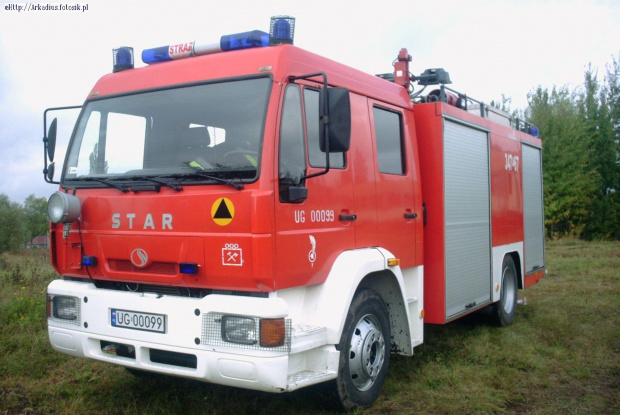 samochód ratowniczo-gaśniczy STAR 12-227 z zabudową SHL Kielce, będący na wyposażeniu Wojskowego pododzialu Strazy Pożarnej
----------
fot JAN WOTA