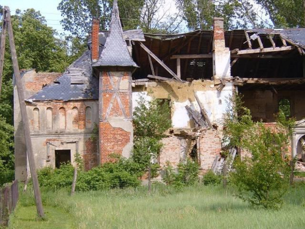 to są zdjęcia pałacu w WZIACHOWIE MAŁYM w powiecie MILICKIM